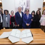 La Fundación Gabo impulsó esta donación por su valor literario y formativo, y como una oportunidad de reconocer el trabajo de guionistas que trabajan con grandes historias para conectarlas con nuevos públicos. Gabriel García Márquez, que impartió talleres de periodismo y guión, valoraba el potencial de la pantalla grande y chica para expandir el alcance de las historias - Foto: Fundación Gabo