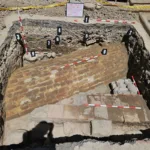 Durante las excavaciones se documentó el hallazgo de más de ciento diez mil fragmentos y piezas arqueológicas, recuperadas de manera sistemática en los terrenos asociados al antiguo Bronx Distrito Creativo Bronx Distrito Creativo, donde se desarrollan actualmente proyectos de recuperación patrimonial y transformación urbana - Foto: Alcaldía de Bogotá
