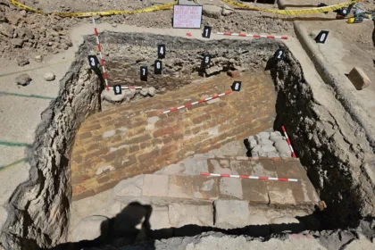 Durante las excavaciones se documentó el hallazgo de más de ciento diez mil fragmentos y piezas arqueológicas, recuperadas de manera sistemática en los terrenos asociados al antiguo Bronx Distrito Creativo Bronx Distrito Creativo, donde se desarrollan actualmente proyectos de recuperación patrimonial y transformación urbana - Foto: Alcaldía de Bogotá
