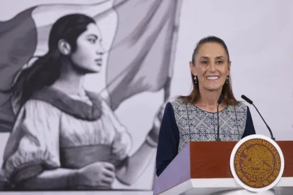 Sheinbaum aseguró que México mantiene una visión crítica frente al pasado colonial y reiteró la importancia de reconocer los impactos históricos que dejaron los procesos de conquista en los pueblos originarios de América - Foto: Presidencia de México