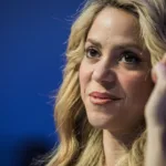 El equipo jurídico de Shakira emitió una declaración pública celebrando el dictamen del juzgado barcelonés, señalando que la resolución pone fin a una campaña de acoso mediático y fiscal que afectó gravemente la reputación de la artista - Foto: World Economic Forum
