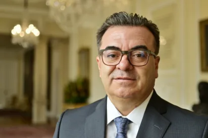 El entramado criminal liderado por Olmedo López consistió en el desvío sistemático de millonarios recursos públicos originalmente destinados a atender emergencias climáticas nacionales. El caso más emblemático y que desató la indignación de la opinión pública nacional fue la compra irregular de cuarenta carrotanques para el suministro de agua en La Guajira - Foto: Presidencia de Colombia