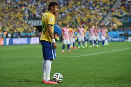 La afición brasileña recibió el anuncio con entusiasmo. Miles de seguidores expresaron su respaldo al jugador a través de redes sociales, destacando su experiencia, liderazgo y capacidad para desequilibrar partidos en los momentos decisivos - Foto: Marcello Casal Jr/Agência Brasil