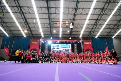 La competencia reunió aproximadamente a 1.800 deportistas de clubes afiliados a la Liga Bogotana de Porrismo, colegios y universidades, consolidándose como una plataforma para visibilizar el talento local, fortalecer el trabajo en equipo y proyectar nuevos procesos deportivos de la ciudad - Foto: IDRD