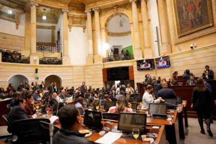 Los analistas jurídicos señalan que quien resulte electo para el periodo 2026-2030 asumirá el reto de vigilar el destino de los millonarios recursos de las reformas sociales - Foto: Senado de Colombia