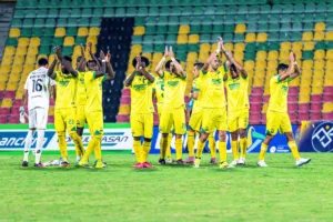 Uno de los compromisos más atractivos fue el protagonizado por Alianza y Atlético Bucaramanga, dos conjuntos que ofrecieron un duelo equilibrado y de alta exigencia táctica. El encuentro despertó gran expectativa entre los aficionados y mantuvo la emoción hasta los minutos finales, reflejando la competitividad que caracteriza al certamen - Foto: X/@ABucaramanga
