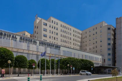 El Ministerio de Sanidad de España emitió una declaración institucional felicitando a todo el personal del Sistema Nacional de Salud por la impecable demostración de capacidad resolutiva y profesionalismo - Foto: Hospital General Universitario, Alicante, España/Diego Delso