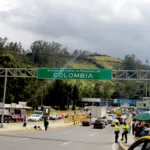 En municipios fronterizos como Cúcuta, Ipiales y otros centros estratégicos del país, las autoridades reportaron un ambiente de normalidad durante las primeras horas de aplicación de la medida. Sin embargo, el cierre temporal provocó la suspensión de parte de las operaciones comerciales internacionales, afectando el movimiento habitual de carga y el intercambio de productos entre comunidades vecinas - Foto: Archivo/Ronald Cano