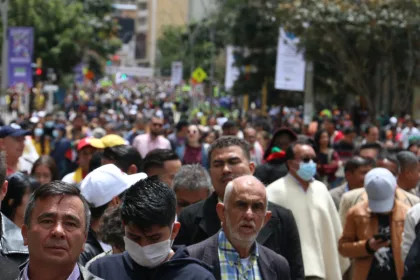 Economistas consultados por medios nacionales indicaron que el crecimiento sigue dependiendo en gran medida del gasto público. Esto ha generado debate sobre la sostenibilidad fiscal y la necesidad de fortalecer la inversión privada como motor de expansión económica - Foto: Archivo/Ronald Cano