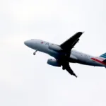 En respuesta, terminales aéreas como Nueva York, Miami, Atlanta y Chicago han habilitado pabellones especiales de bioseguridad. En estos puntos, los oficiales de sanidad portuaria emplean cámaras térmicas y pruebas diagnósticas rápidas para identificar posibles casos febriles entre los pasajeros - Foto: Archivo/Ronald Cano