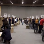 La modernización tecnológica del sistema electoral ha requerido importantes inversiones en infraestructura digital. Entre las mejoras implementadas se encuentran herramientas para la digitalización y procesamiento de formularios electorales, así como sistemas destinados a agilizar la consolidación de resultados provenientes de diferentes regiones del país - Foto: Archivo/Ronald Cano