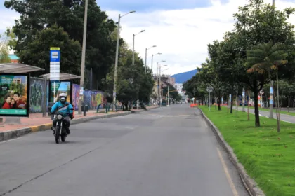 i bien la medida representó en su momento un alivio económico directo para el bolsillo de millones de usuarios de motos, su aplicación práctica generó un caos de tramitología en las oficinas de facturación de las instituciones médicas - Foto: Archivo/Ronald Cano
