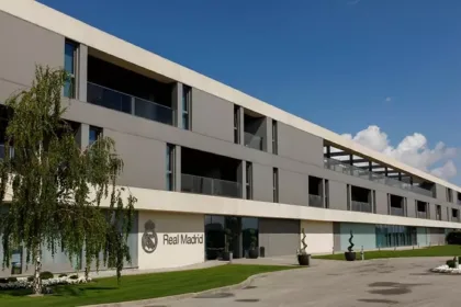 Los aspirantes que deseen competir por la presidencia deberán cumplir estrictos requisitos, entre ellos la presentación de avales financieros y garantías bancarias contempladas en la normativa interna - Foto: Real Madrid