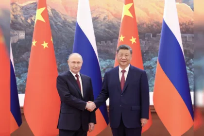 Ambos líderes celebraron el excelente estado de las relaciones comerciales, las cuales han registrado cifras récord de intercambio de hidrocarburos y tecnologías industriales - Foto: Ministerio de Asuntos Exteriores de China