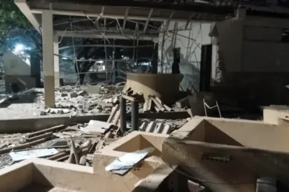 Como consecuencia del ataque, un grupo de doce uniformados que realizaban labores de vigilancia resultó herido y recibió atención inicial por parte de las unidades de sanidad militar desplegadas en el lugar - Foto: Ejército Nacional
