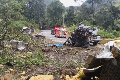Expertos en seguridad vial han advertido en repetidas ocasiones sobre la necesidad de extremar medidas preventivas en la vía La Línea debido a factores climáticos, velocidad y alta circulación de vehículos pesados - Foto: Ecos del Combeima