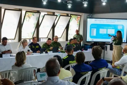 La gobernadora del departamento aseguró que existen plenas garantías de orden público para la realización de las elecciones. Además, informó que más de ocho mil integrantes de la Policía Nacional y del Ejército Nacional estarán desplegados en el territorio para custodiar las urnas y proteger a los votantes, jurados y funcionarios electorales - Foto: Gobernación del Valle