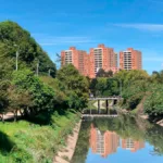 En el componente de agua potable y saneamiento básico, el Gobierno destinó recursos para el desarrollo y fortalecimiento de proyectos de acueducto, alcantarillado y aseo, con el propósito de ampliar la cobertura de estos servicios y garantizar mejores condiciones sanitarias para la población urbana y periurbana - Foto: Ministerio de Vivienda