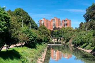 En el componente de agua potable y saneamiento básico, el Gobierno destinó recursos para el desarrollo y fortalecimiento de proyectos de acueducto, alcantarillado y aseo, con el propósito de ampliar la cobertura de estos servicios y garantizar mejores condiciones sanitarias para la población urbana y periurbana - Foto: Ministerio de Vivienda