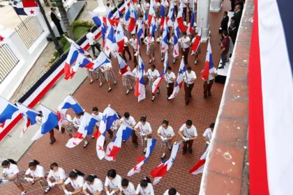 La jornada coincidió además con la celebración de la 56.ª Asamblea General de la Organización de los Estados Americanos, evento que congregó a más de 2.500 participantes y a representantes de 92 delegaciones internacionales, ampliando el alcance diplomático de la conmemoración histórica - Foto: Presidencia de Panamá