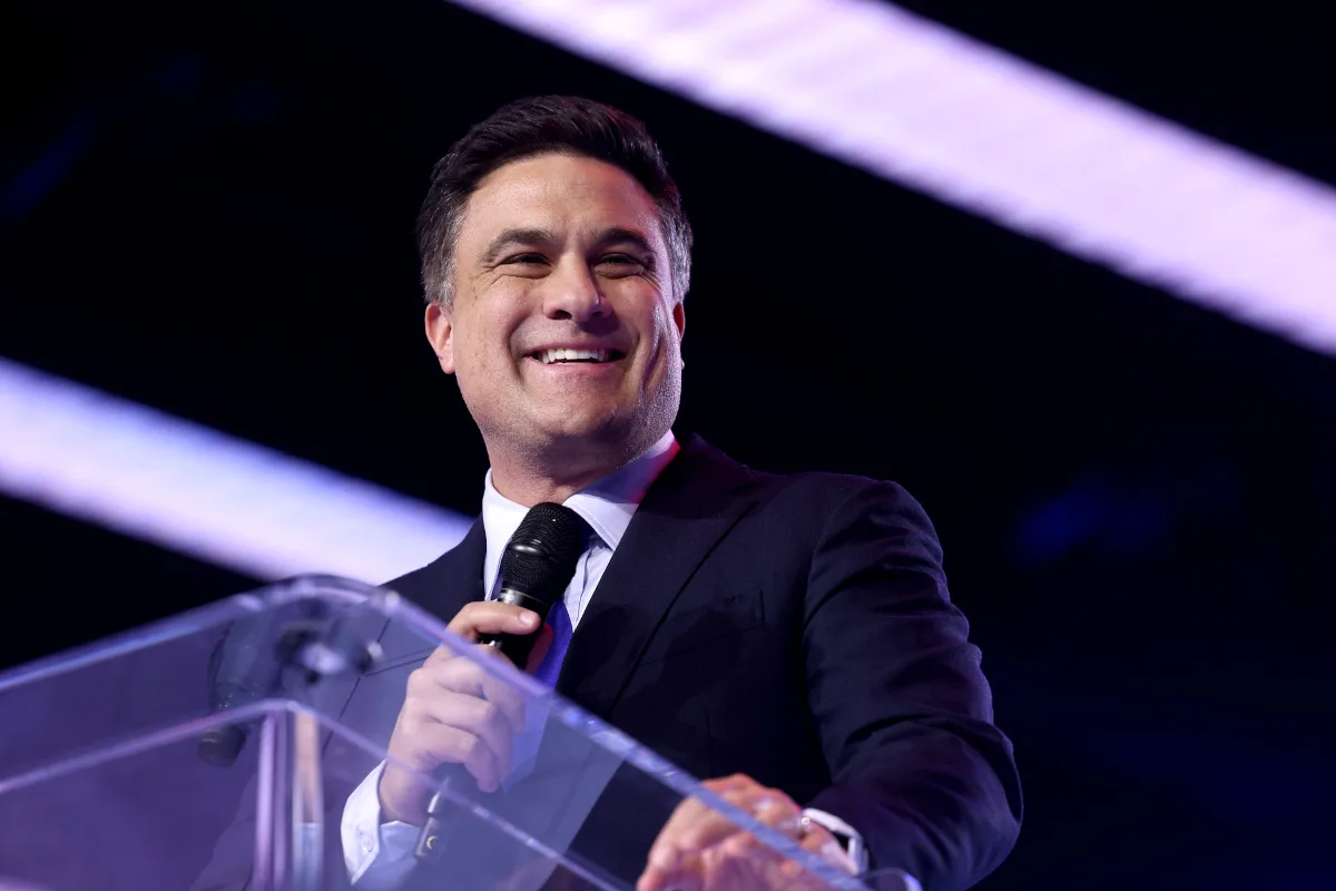 Antes de ser postulado para la embajada en Bogotá, Morris participaba en la carrera republicana por el Senado de Estados Unidos. Sin embargo, decidió retirarse de esa contienda después de conversaciones con Trump, quien le ofreció asumir un papel dentro de su administración - Foto: Gage Skidmore
