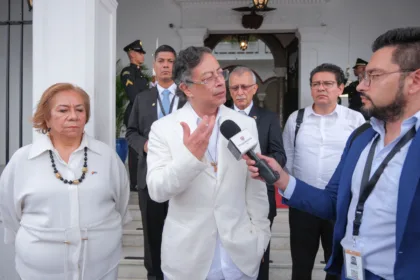 La iniciativa fue presentada en Ciudad de Panamá, donde el mandatario colombiano participó en encuentros con jefes de Estado, representantes de organismos internacionales y delegados de diferentes países del continente, con el objetivo de impulsar una nueva agenda de integración regional - Foto: Presidencia de Colombia