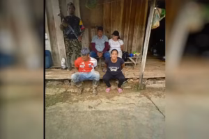 Las primeras labores permitieron hallar tres cuerpos sin vida, mientras continuaba la búsqueda de una cuarta persona que permanecía desaparecida. La situación generó preocupación entre las comunidades rurales del municipio - Foto: X/@Julian_VasquezP