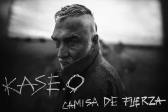 El universo conceptual del álbum se inspira en experiencias vividas por el artista desde 2020, periodo en el que estuvo expuesto a controversias y debates públicos relacionados con opiniones que se apartaban de discursos considerados dominantes. Esta experiencia se convierte en uno de los ejes centrales de la obra - Foto: Kaseo.O
