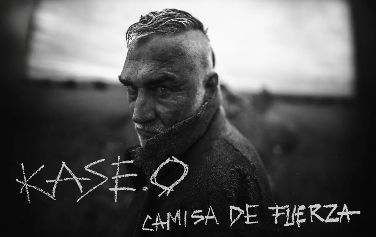 El universo conceptual del álbum se inspira en experiencias vividas por el artista desde 2020, periodo en el que estuvo expuesto a controversias y debates públicos relacionados con opiniones que se apartaban de discursos considerados dominantes. Esta experiencia se convierte en uno de los ejes centrales de la obra - Foto: Kaseo.O