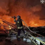 Las autoridades ucranianas informaron que al menos dieciocho personas perdieron la vida como consecuencia de los bombardeos - Foto: Servicio de Emergencia de Ucrania