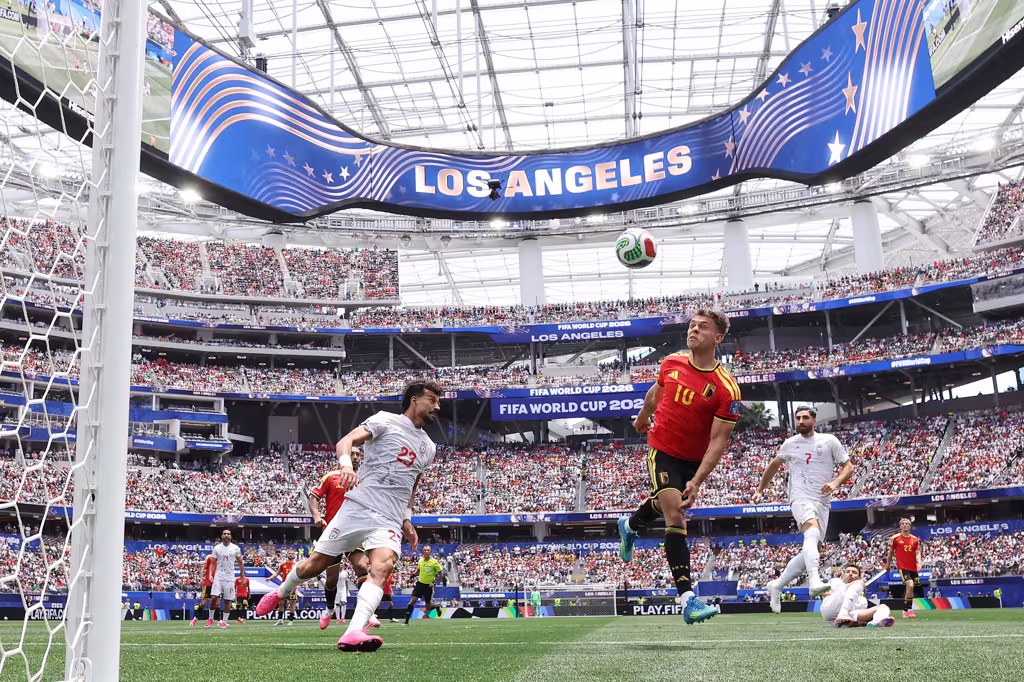 Las acciones se desarrollaron en las instalaciones del Los Angeles Stadium (SoFi Stadium) en Inglewood, California. El imponente escenario albergó a miles de aficionados que presenciaron cómo la estrategia defensiva del conjunto asiático logró neutralizar por completo el poderío ofensivo y la rotación del balón propuestos por la escuadra europea - Foto: FIFA