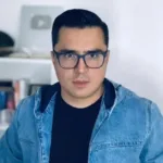 Uno de los aspectos más delicados de su testimonio es la denuncia de agresiones físicas y psicológicas dentro del sistema de custodia migratoria. Coral aseguró que algunos funcionarios habrían empleado mecanismos de presión que él considera incompatibles con los estándares de respeto a los derechos humanos - Foto: Redes Sociales Beto Coral