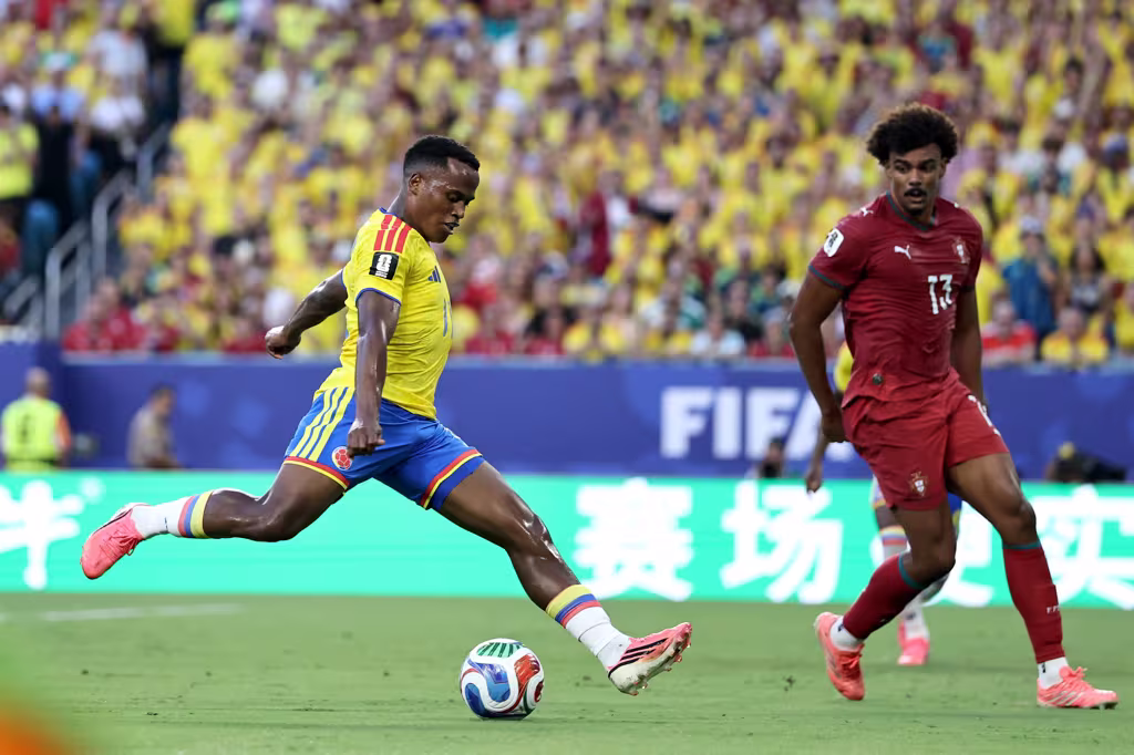 La paridad permitió que la Selección de Colombia estableciera un récord nacional al clasificar por primera vez de forma invicta en el liderato absoluto de su grupo con 7 unidades, relegando a los europeos al segundo puesto con 5 puntos - Foto: FIFA
