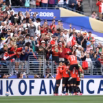 En el minuto 5, tras una gran jugada individual del astro Mohamed Salah dentro del área penal, el rebote fue rechazado a medias por el portero Alireza Beiranvand, permitiendo que el mediocampista Mahmoud Saber conectara el esférico con potencia entre las piernas del arquero para firmar el 1-0 parcial - Foto: FIFA