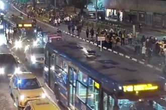 Durante la jornada, los manifestantes avanzaron hacia la Plaza de Bolívar, lo que obligó a las autoridades de tránsito a implementar medidas de manejo vial para garantizar la movilidad y la seguridad de los participantes y demás ciudadanos - Foto: Secretaría de Movilidad