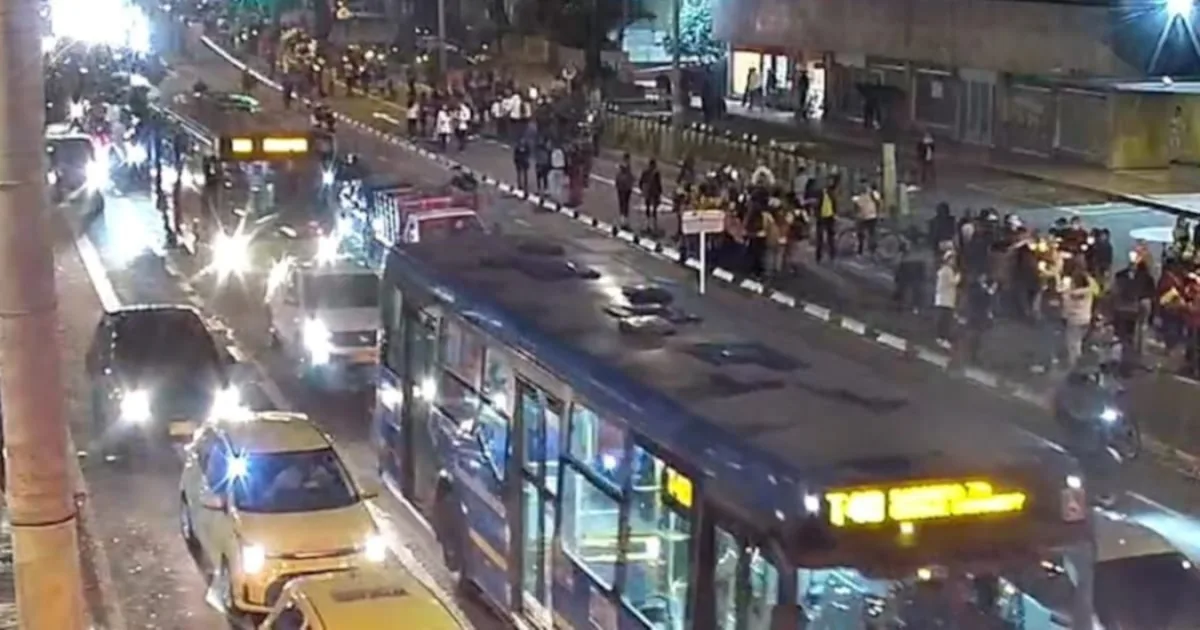 Durante la jornada, los manifestantes avanzaron hacia la Plaza de Bolívar, lo que obligó a las autoridades de tránsito a implementar medidas de manejo vial para garantizar la movilidad y la seguridad de los participantes y demás ciudadanos - Foto: Secretaría de Movilidad