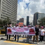 Los sindicatos y organizaciones de empleados aseguraron que cerca de 580 funcionarios de planta y contratistas quedaron en situación de incertidumbre laboral. Los manifestantes reclamaron la ausencia de información oficial sobre eventuales reubicaciones, indemnizaciones o garantías laborales durante el proceso de liquidación - Foto: Sintraigualdad