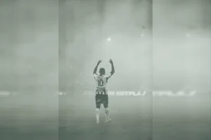 La gran figura de la noche fue el delantero Luis Fernando Muriel, autor de dos goles de notable calidad técnica. Su capacidad para desequilibrar en el último tercio del campo resultó determinante para abrir espacios en la defensa rival - Foto: Junior FC