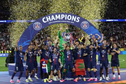 Con esta victoria, el Paris Saint-Germain no solo revalidó el título conquistado en 2025 frente al Inter, sino que se convirtió en el segundo club en la era moderna de la Champions League en ganar el torneo de forma consecutiva, emulando la hazaña histórica lograda por el Real Madrid - Foto: Paris Saint-Germain