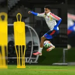 En el frente de ataque, Luis Díaz concentra buena parte de las expectativas. El extremo colombiano destaca por su velocidad, desequilibrio y capacidad para marcar diferencias en el uno contra uno, cualidades que podrían ser determinantes ante la defensa costarricense - Foto: X/@FCFSeleccionCol