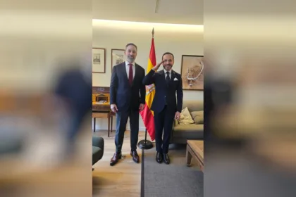 Paralelamente, Abelardo de la Espriella sostuvo una conversación con Santiago Abascal, líder de Vox, dentro de la estrategia internacional que adelanta para establecer alianzas políticas con sectores conservadores y de derecha en distintos países - Foto: Redes Sociales