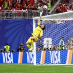 El partido se transformó rápidamente en un monólogo territorial en el que no se registraron goles debido a la clamorosa falta de contundencia española y a la soberbia actuación del guardameta Vozinha - Foto: X/@windicreative