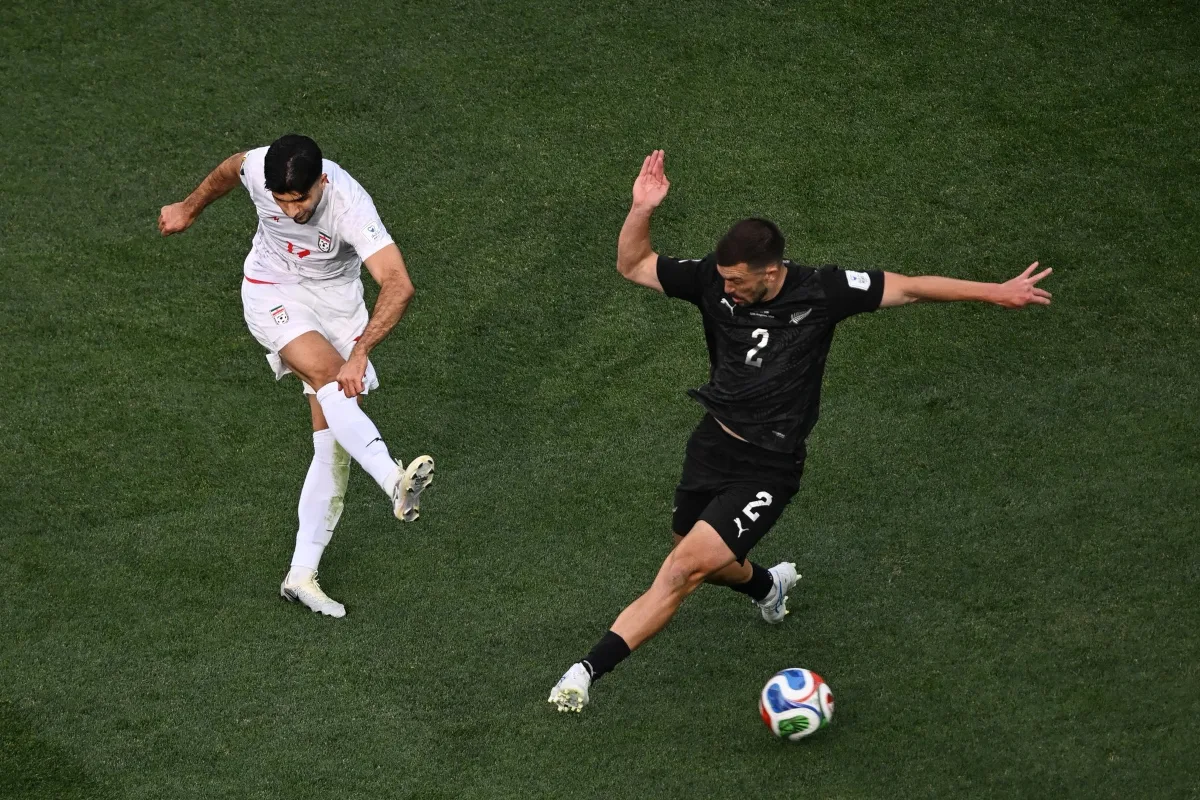 Ante un imponente marco de más de 70,000 espectadores que coparon las calzadas de la metrópoli norteamericana, las selecciones de Irán y Nueva Zelanda igualaron 2-2 - Foto: X/@NZ_Football