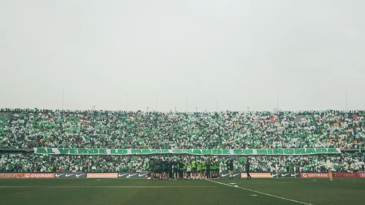 Las autoridades de Medellín anunciaron un amplio dispositivo de seguridad para garantizar el normal desarrollo del evento. Más de dos mil uniformados estarán encargados de custodiar los accesos al estadio y prevenir incidentes entre grupos de hinchas - Foto: Atlético Nacional