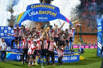 Con este logro, el cuadro barranquillero alcanzó su estrella número 12 en la máxima categoría del fútbol colombiano, consolidándose entre los clubes más laureados del país y ampliando un exitoso ciclo deportivo que comenzó con el título obtenido a finales de 2025 - Foto: X/@JuniorClubSA