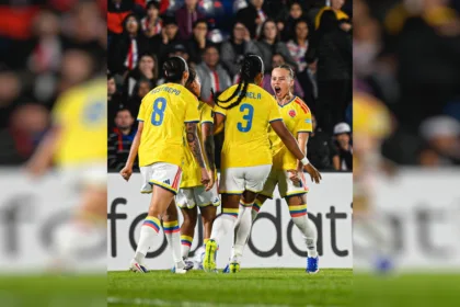 Cuando el encuentro parecía encaminarse hacia un cierre dramático, Colombia encontró la ventaja definitiva en los minutos finales. El tanto decisivo fue convertido por Ana María Guzmán cerca del minuto 89, desatando la celebración de las jugadoras y del cuerpo técnico en territorio paraguayo - Foto: Federación Colombiana de Fútbol