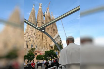 La visita a la Sagrada Familia estuvo precedida por una intensa agenda pastoral en Cataluña. Uno de los actos más significativos fue el recorrido que realizó por el centro penitenciario Brians 1, donde se reunió con internos, voluntarios y responsables de la pastoral carcelaria - Foto: Vatican News