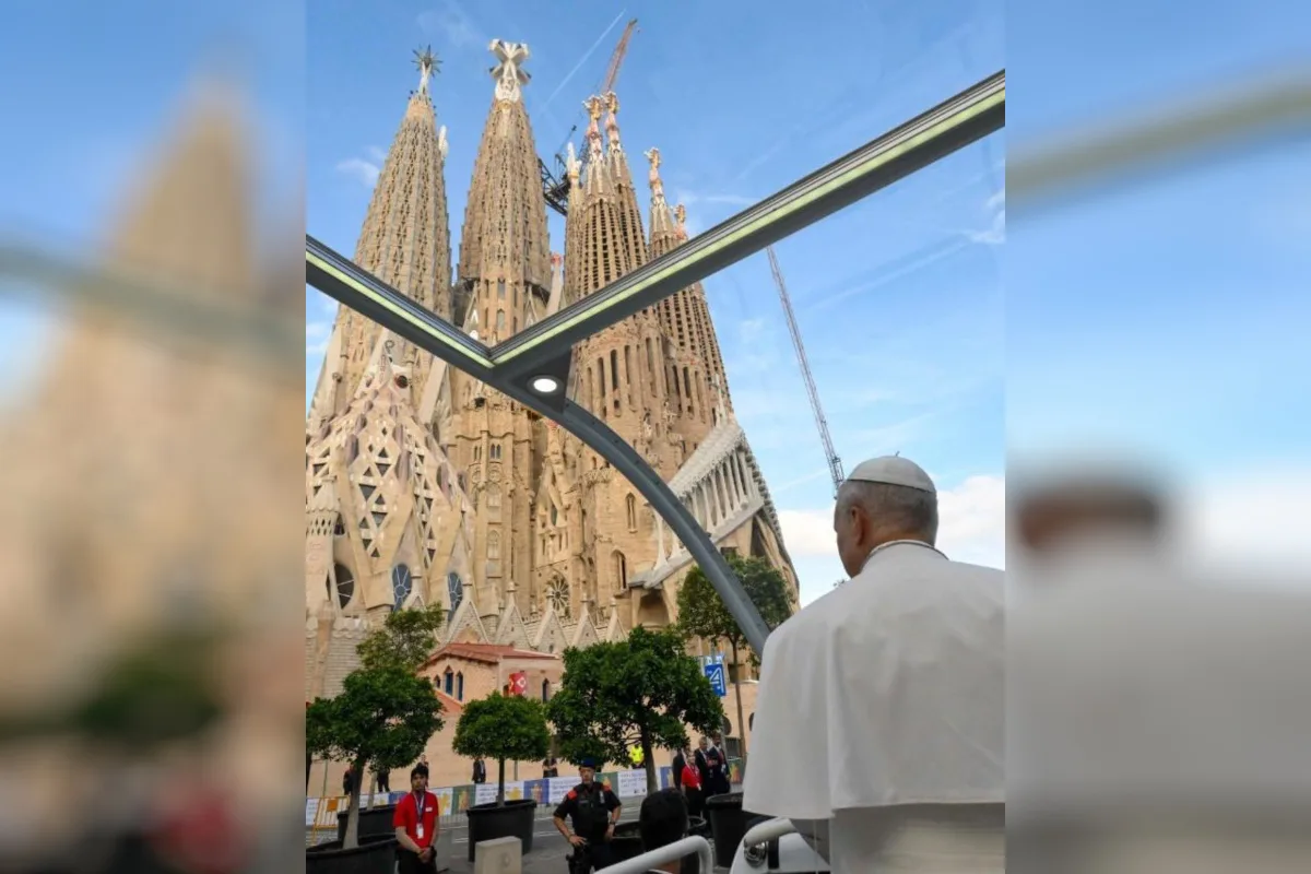 La visita a la Sagrada Familia estuvo precedida por una intensa agenda pastoral en Cataluña. Uno de los actos más significativos fue el recorrido que realizó por el centro penitenciario Brians 1, donde se reunió con internos, voluntarios y responsables de la pastoral carcelaria - Foto: Vatican News