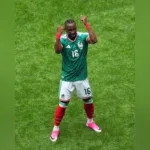 El primer gol llegó al minuto 8’ por intermedio de Julián Quiñones, quien aprovechó un error defensivo en la salida sudafricana para definir con contundencia dentro del área - Foto: X/@miseleccionmx