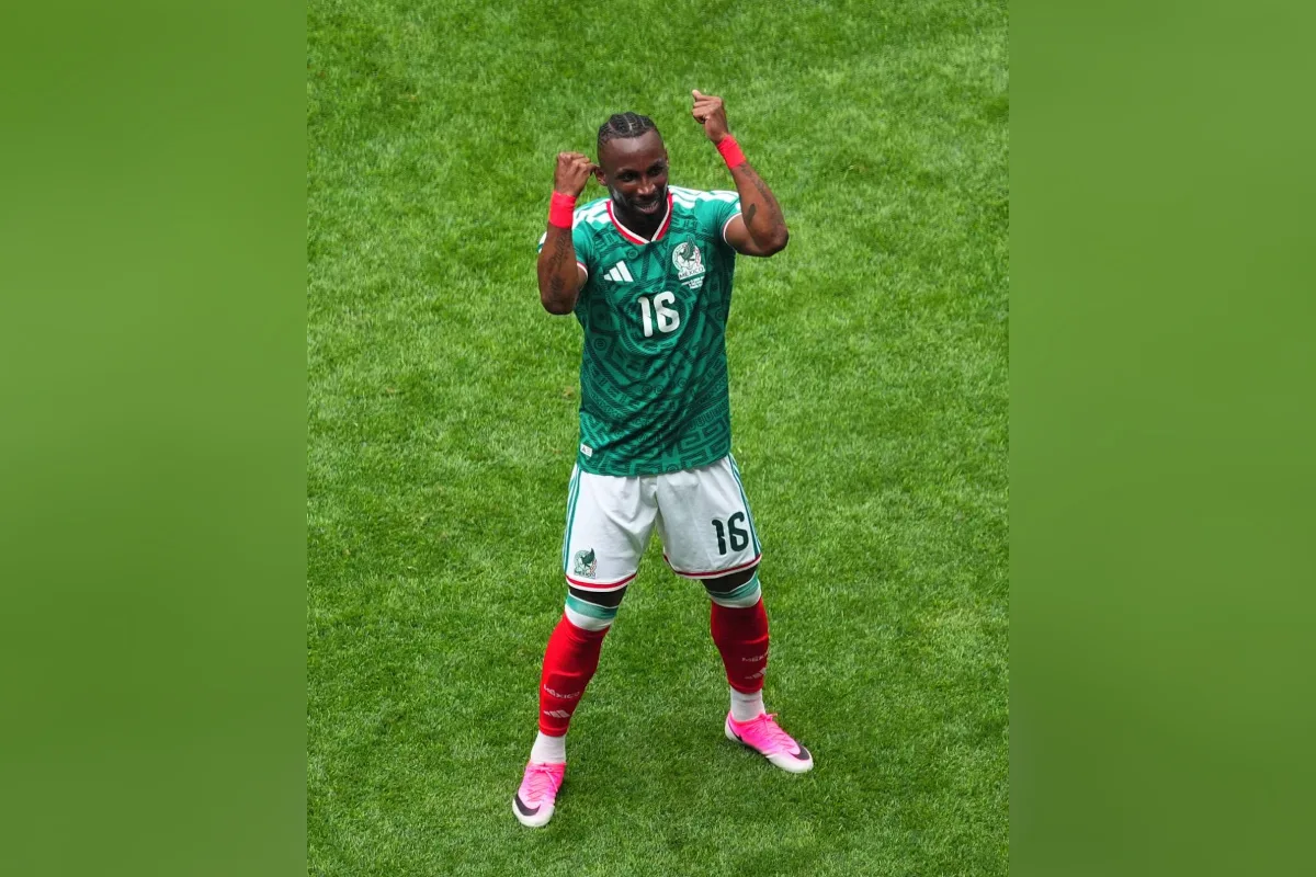 El primer gol llegó al minuto 8’ por intermedio de Julián Quiñones, quien aprovechó un error defensivo en la salida sudafricana para definir con contundencia dentro del área - Foto: X/@miseleccionmx